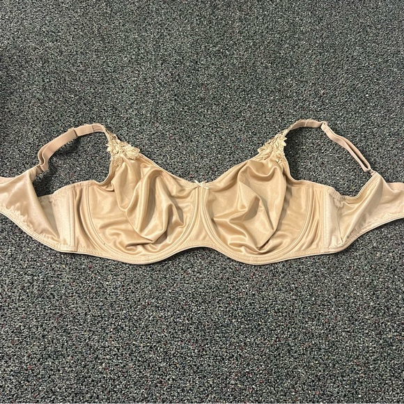 DOMINIQUE Satin Cream Seamless Minimizer Underwire Full Coverage Bra Lingeri 44D - Picture 8 of 16